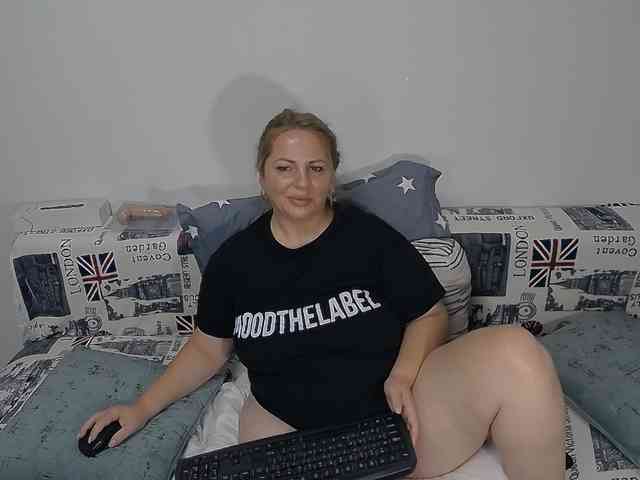 EllaSwan webcam