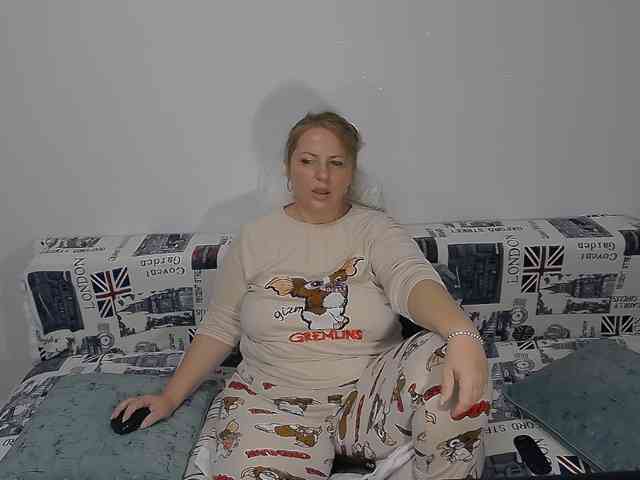 EllaSwan webcam