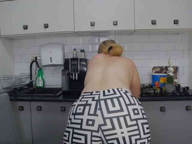 EllaSwan webcam