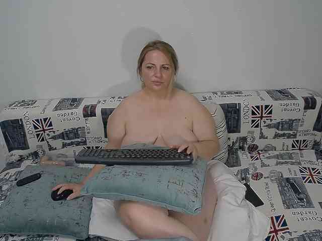 EllaSwan webcam