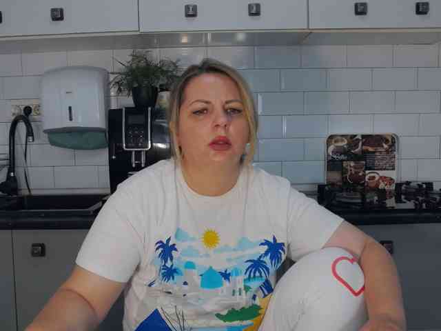 EllaSwan webcam