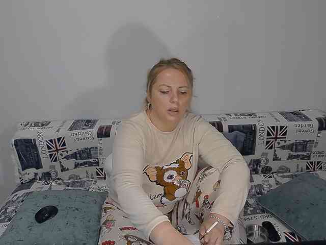EllaSwan webcam