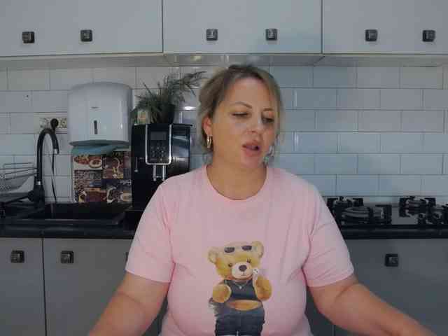EllaSwan webcam