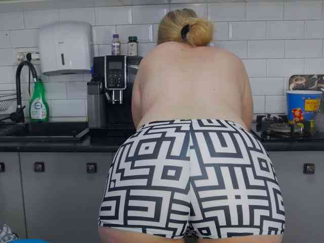 EllaSwan webcam