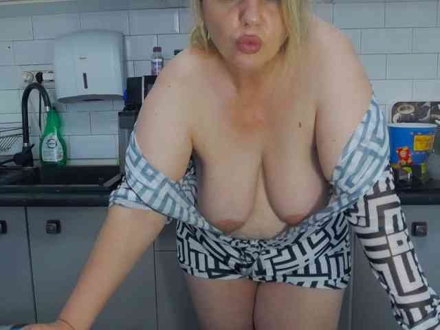 EllaSwan webcam