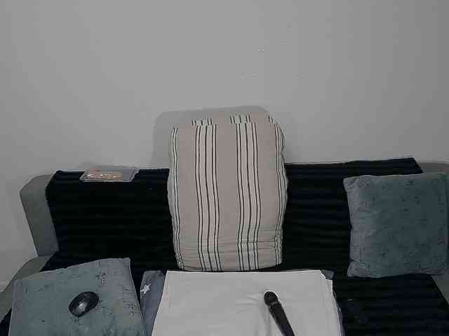EllaSwan webcam