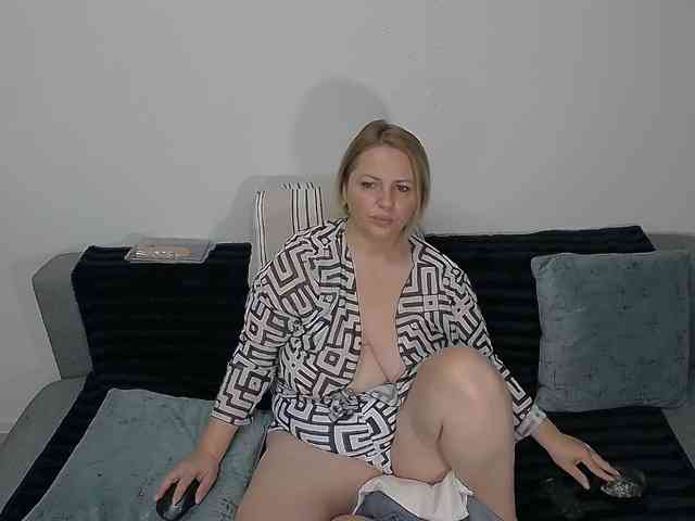 EllaSwan webcam