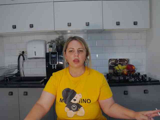EllaSwan webcam