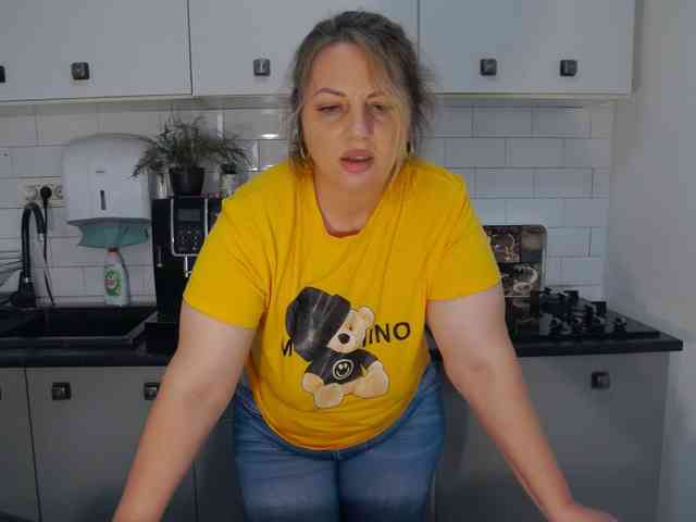 EllaSwan webcam