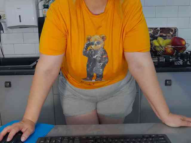EllaSwan webcam