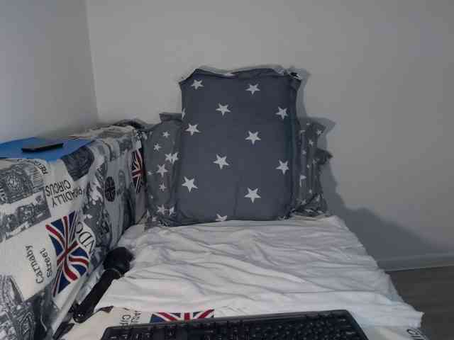EllaSwan webcam
