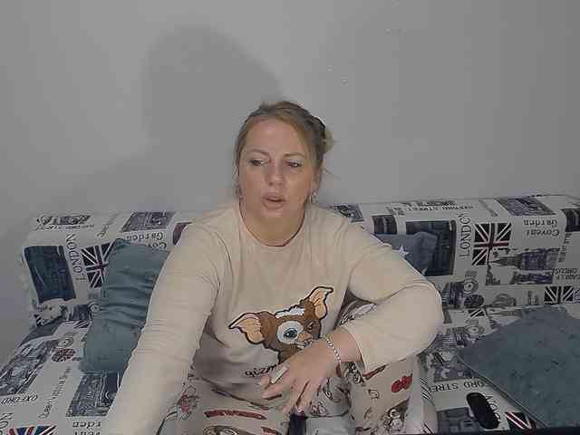 EllaSwan webcam
