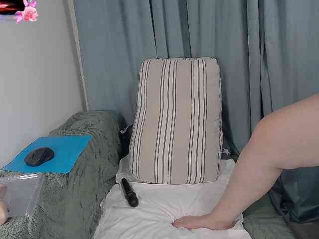 EllaSwan webcam