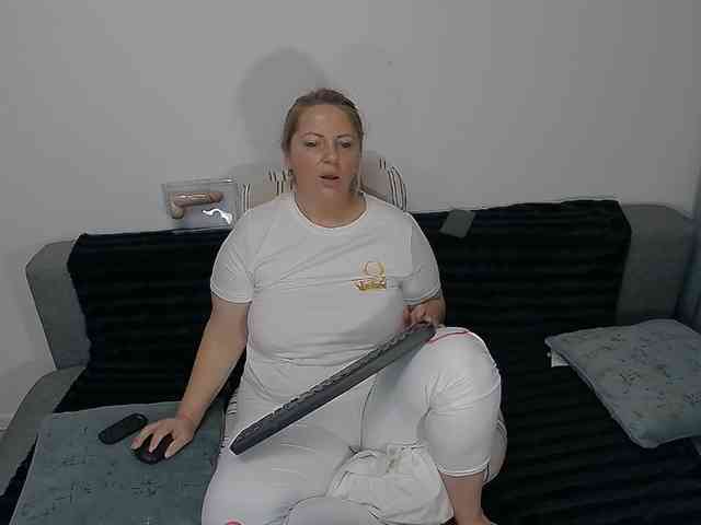EllaSwan webcam