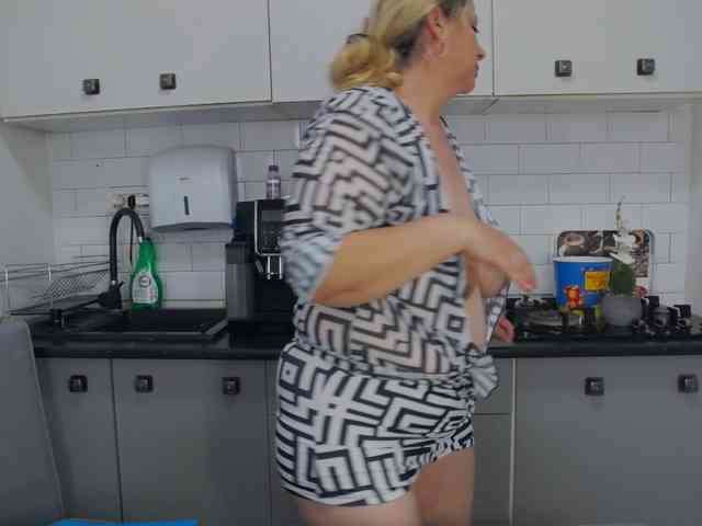 EllaSwan webcam