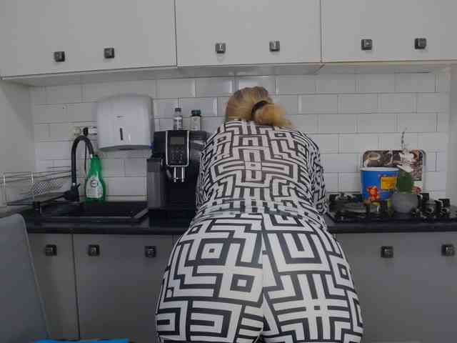 EllaSwan webcam