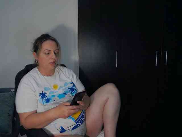 EllaSwan webcam