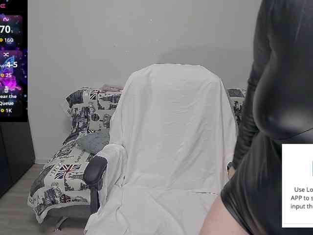 EllaSwan webcam