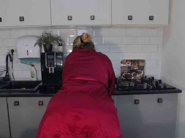 EllaSwan webcam
