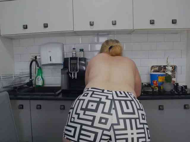 EllaSwan webcam