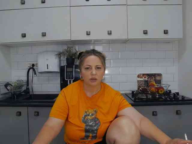 EllaSwan webcam
