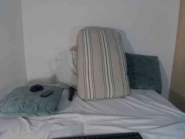 EllaSwan webcam