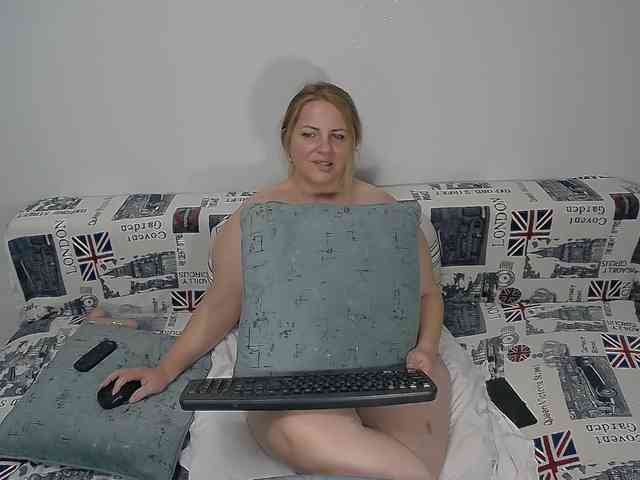 EllaSwan webcam