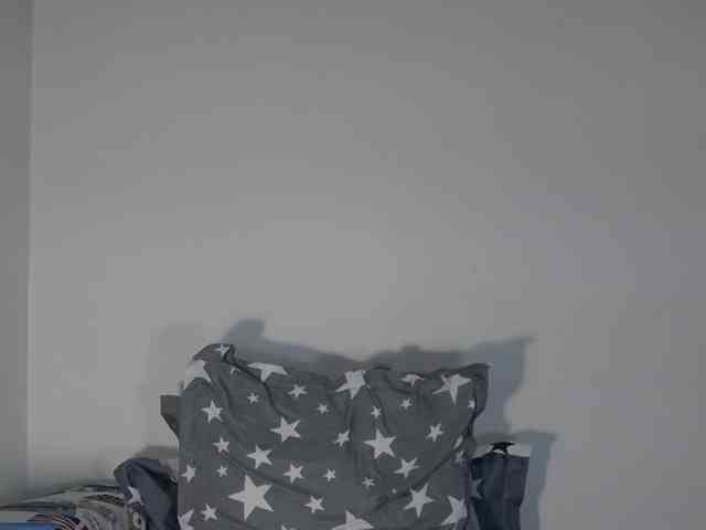 EllaSwan webcam