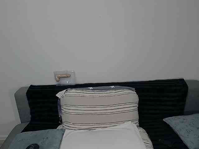 EllaSwan webcam