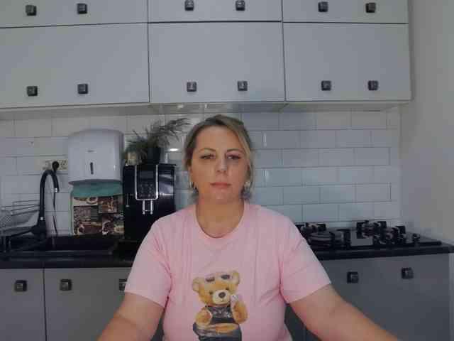 EllaSwan webcam
