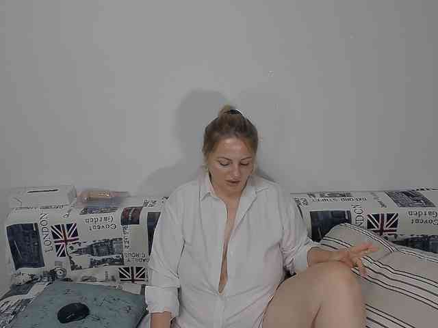 EllaSwan webcam