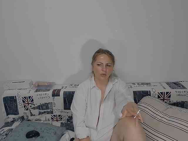 EllaSwan webcam