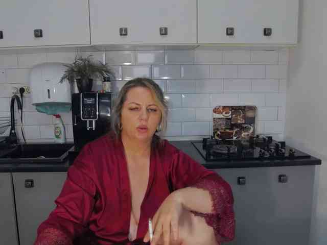 EllaSwan webcam