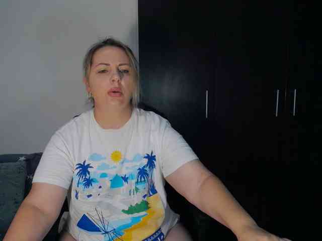 EllaSwan webcam
