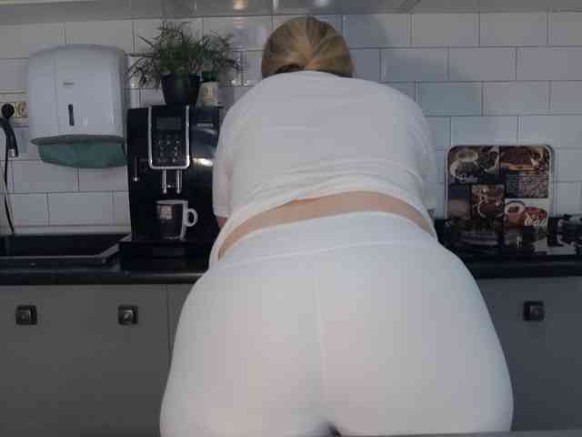EllaSwan webcam