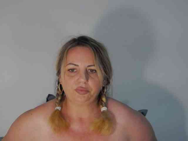 EllaSwan webcam