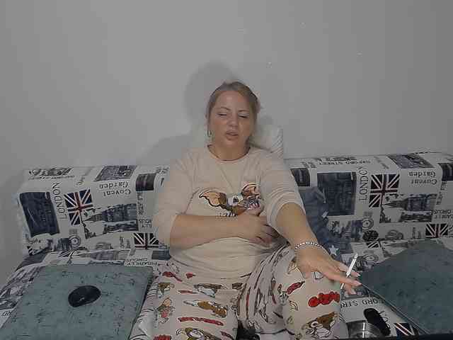 EllaSwan webcam