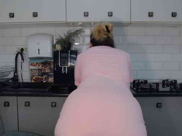 EllaSwan webcam