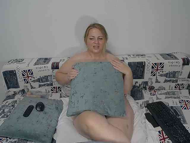 EllaSwan webcam