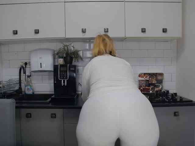 EllaSwan webcam