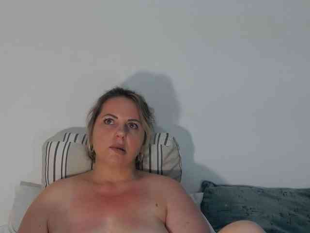 EllaSwan webcam