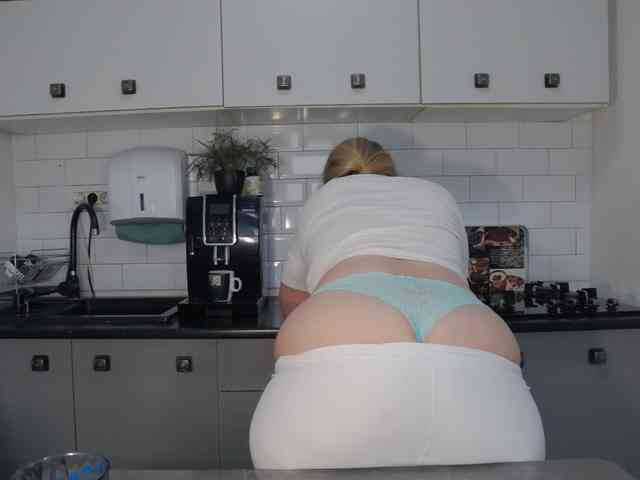 EllaSwan webcam