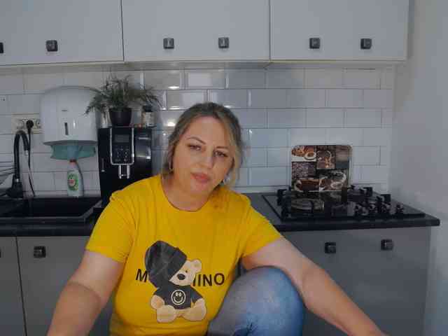 EllaSwan webcam