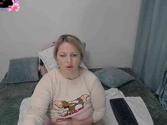 EllaSwan webcam