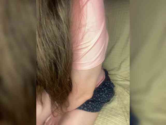 MayLily webcam