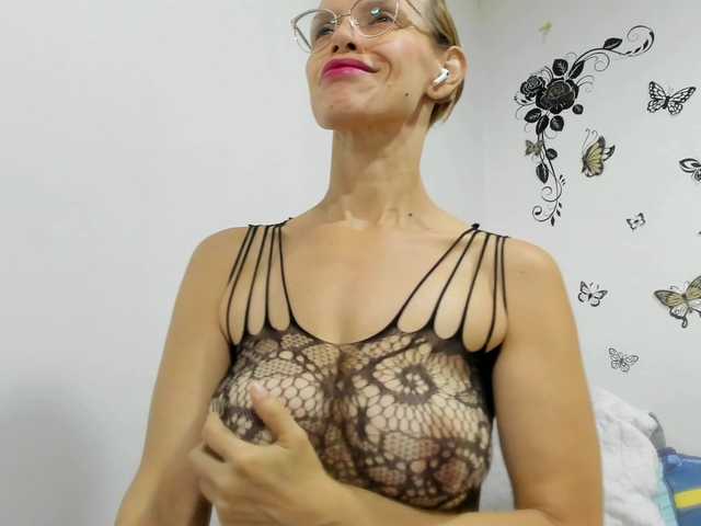 jennifersmit1's BongaCams show and profile