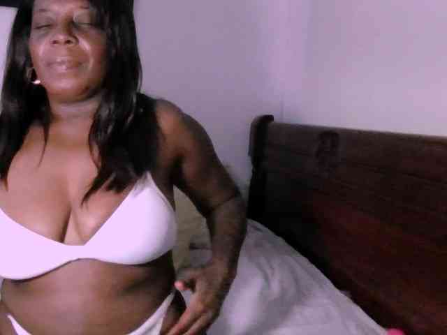Lucypalmax webcam