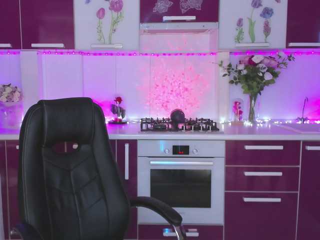 Olivija2020's BongaCams show and profile