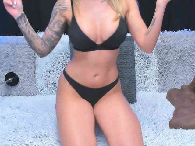 RoseCoxxx webcam