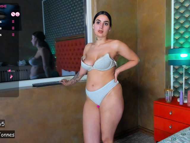 VallerieJones's BongaCams show and profile